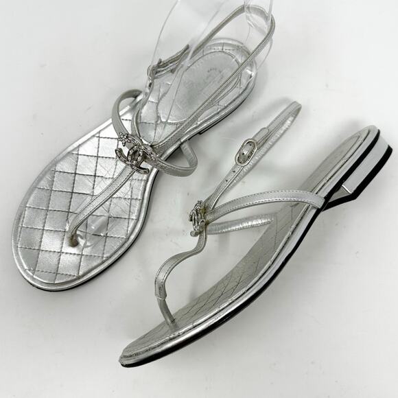 Chanel Silver Leather Crystal Embellished Interlocking CC Thong Flat Sandals - Picture 2 of 13
